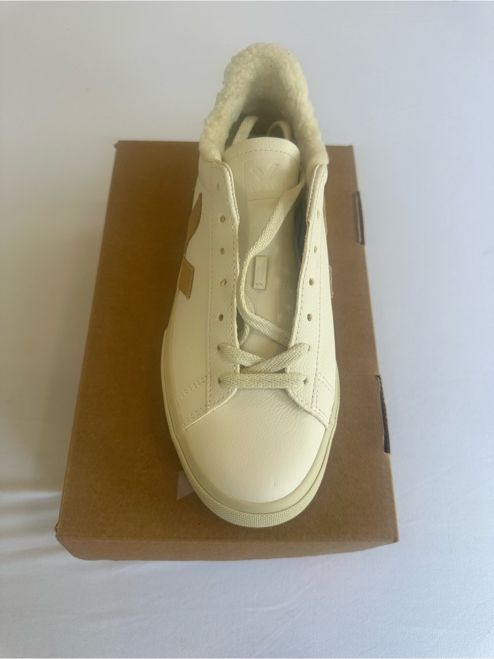 Veja Chrome Free leather Sneakers Lace up w/Tan V Logo and Faux Fur Lining 8/10 - Picture 5 of 16